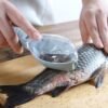 1 1024x1024 2x ae0e784b e8fa 4bb7 bcf7 0ce10c527dda.jpg Écailleur à poisson avec couvercle transparent recueillant les écailles