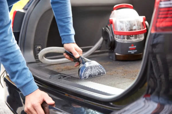 bissell 1558n 2 Nettoyage du coffre de voiture avec le BISSELL SpotClean Pro