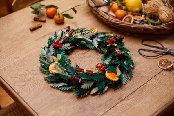 lego-10340-noel-8 Couronne de Noël LEGO 10340 – mise en scène