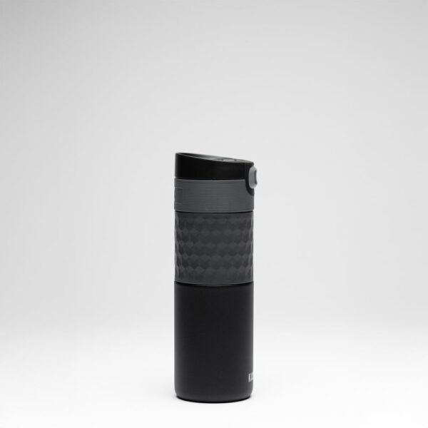 kambukka-etna-grip-500-black-steel-3 Mug Kambukka Etna Grip 500 ml – vue latérale