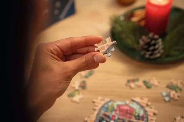 Calendrier de l’Avent puzzle Ravensburger 2026 Noël à la maison — présentation fabricant 6