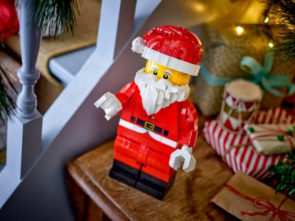 lego-40820-pere-noel-5 Mise en scène de la figurine LEGO du Père Noël
