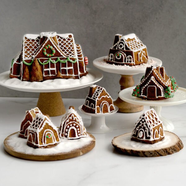 Exemples de gâteaux de la collection maisons Nordic Ware, accessoires non inclus