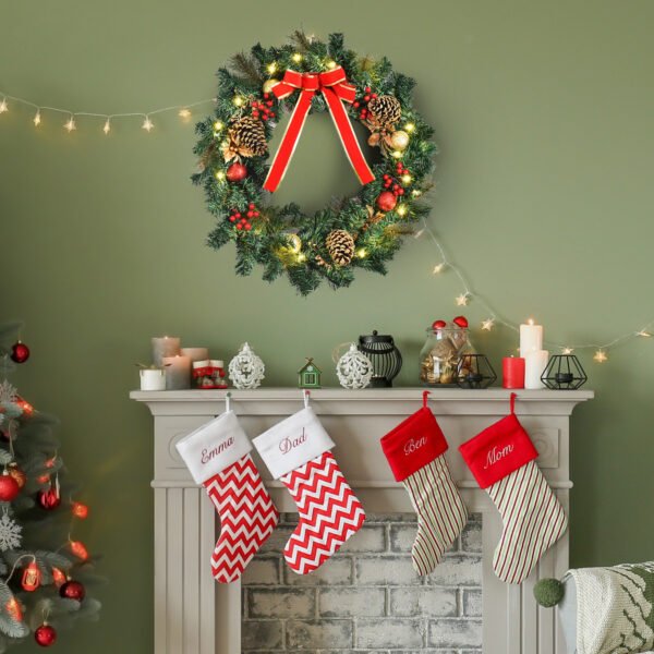 homcom-830-225-couronne-noel-lumineuse-60-cm-9 Couronne de Noël HOMCOM 830-225 au-dessus d’une cheminée