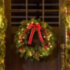 homcom-830-225-couronne-noel-lumineuse-60-cm-2 Couronne lumineuse HOMCOM 830-225 suspendue à une porte