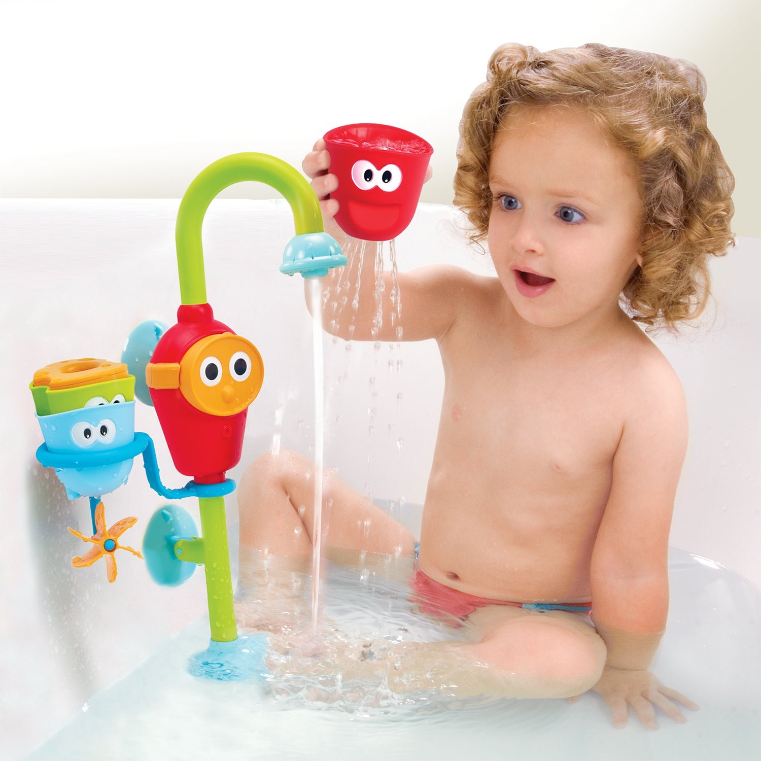 Le gobelet douche laisse couler plusieurs petits jets