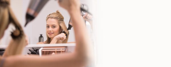 Coiffage avec le sèche-cheveux Keratin Protect AC8820 Coiffage avec le sèche-cheveux Keratin Protect AC8820