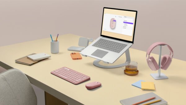 logitech-pebble-m350s-rose-7 Logitech Pebble M350s rose dans un espace de travail